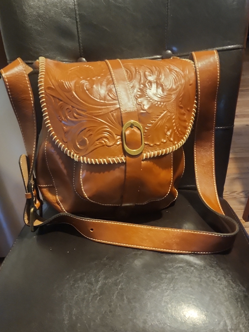 Tooled Leather Tan Crossbody Bag with Whipstitch Trim - Picture 7 of 8